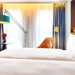 إن واي إكس بواسطة ليوناردو 4*