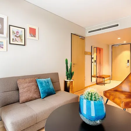 Nyx By Leonardo Munique